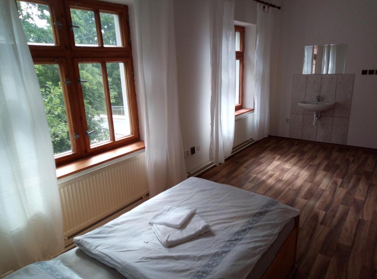 Penzion U Nahonu Mesto Touskov ภายนอก รูปภาพ